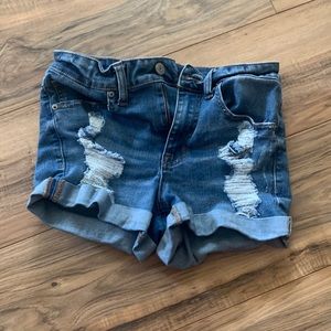 Aero shorts size 4